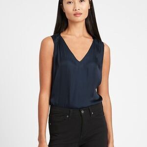 BANANA Republic Soft Satin V-Neck Size Medium Petite